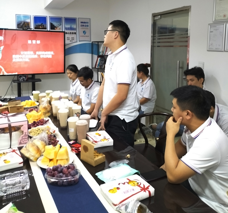 国产探花视频科技召开9月份总结会暨生日会